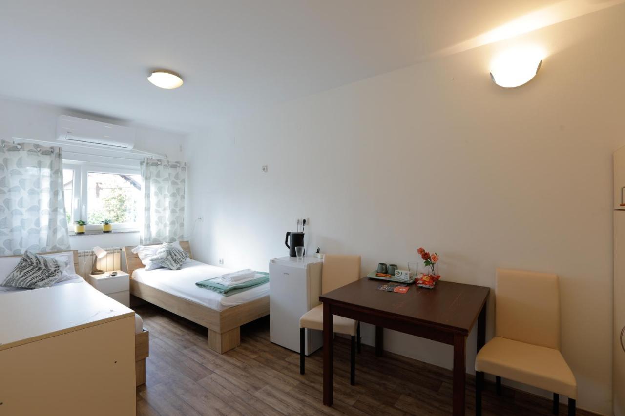 AVIATOR APARTMENTS NIKOLA TESLA Belgrade Surčin Exterior foto