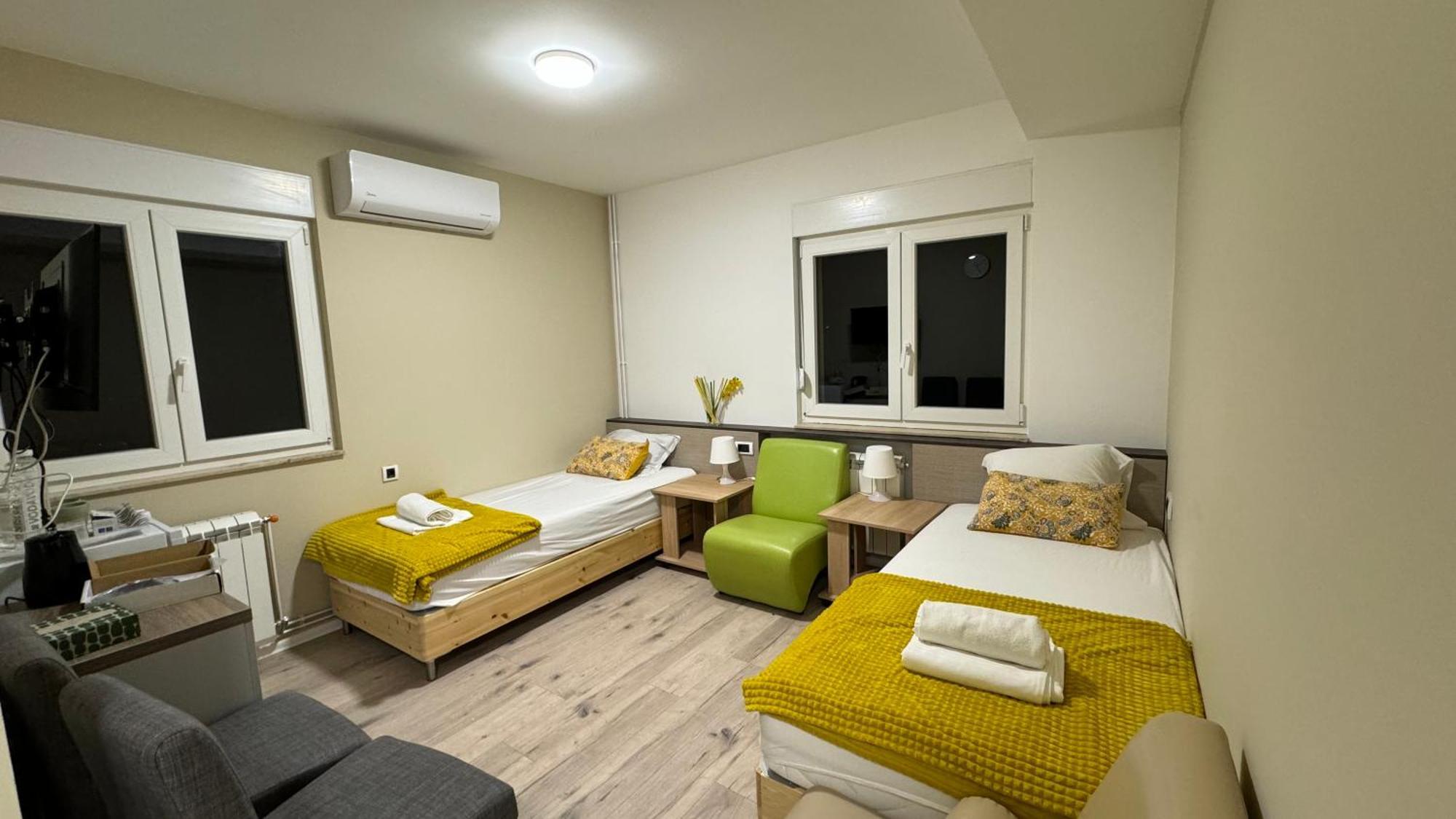 AVIATOR APARTMENTS NIKOLA TESLA Belgrade Surčin Exterior foto